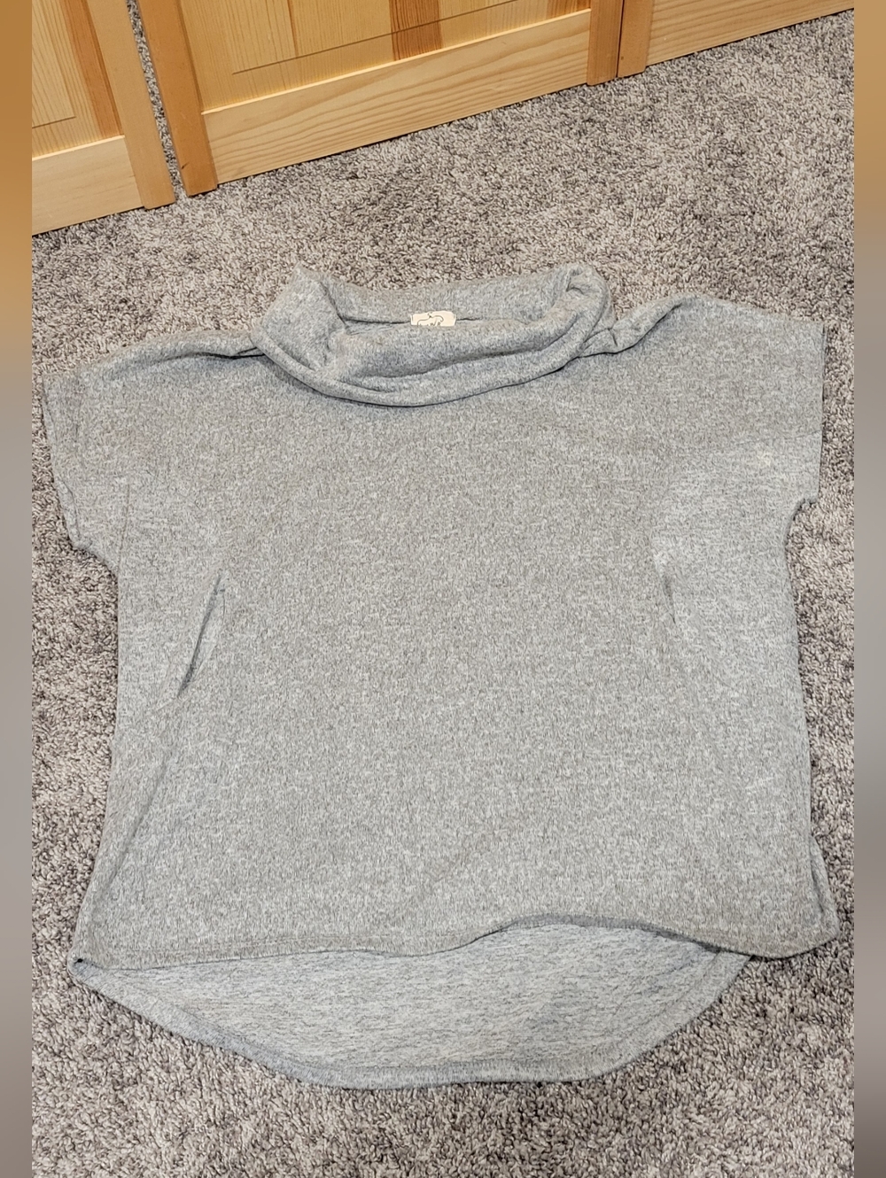 Ember Gray Short Sleeve Cowl Neck Sweater Size M